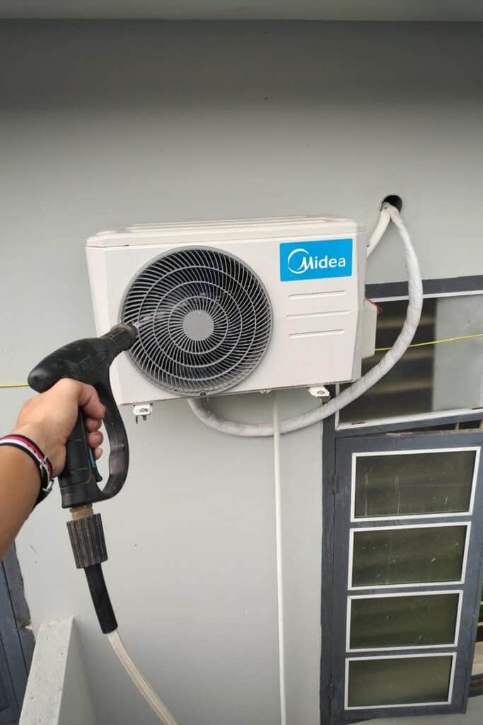Vệ sinh máy lạnh tại Tân Uyên Bình Dương - Giải pháp tiết kiệm thời gian và đảm bảo hiệu quả Vệ sinh máy lạnh tại Tân Uyên Bình Dương - Giải pháp tiết kiệm thời gian và đảm bảo hiệu quả