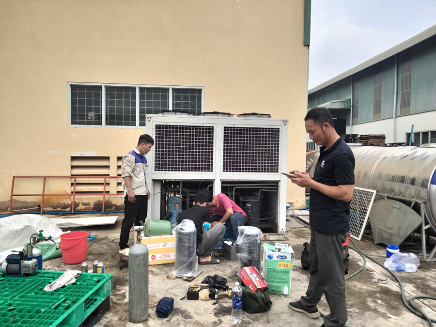 LẮP ĐẶT MÁY LẠNH THỦ DẦU MỘT <strong><strong>LẮP ĐẶT MÁY LẠNH THỦ DẦU MỘT</strong></strong>