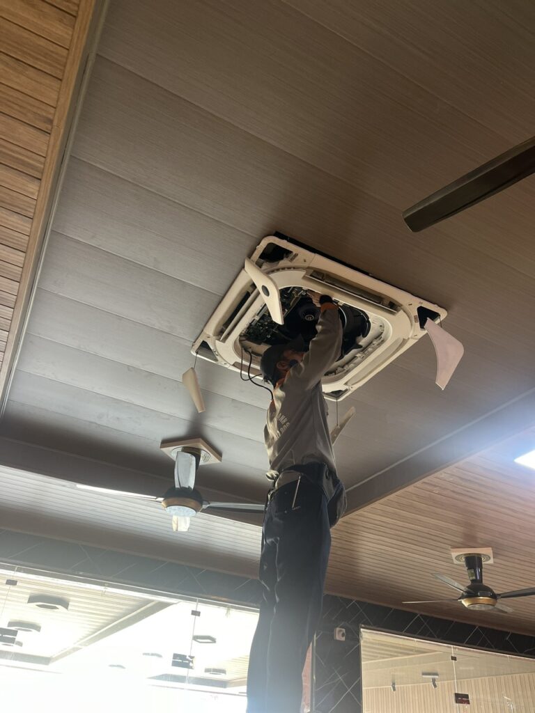 Máy Lạnh Không Lạnh Phải Làm Gì